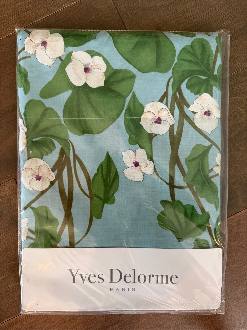 Yves Delorme's Hanae Flat Sheet in Full/Queen . NWT